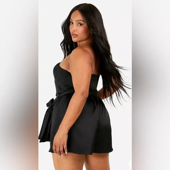 Boohoo PLUS SATIN TIE WAIST FLOATY SHORT Black - Picture 3 of 7